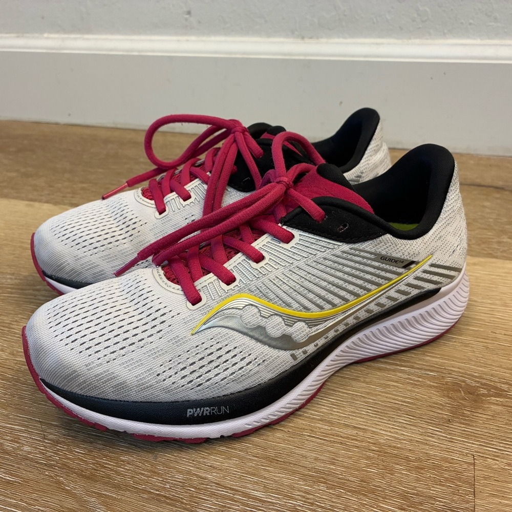 Saucony Guide 14 Women’s Running Shoes US 7 PWRRUN Gray Pink
Excellent condition